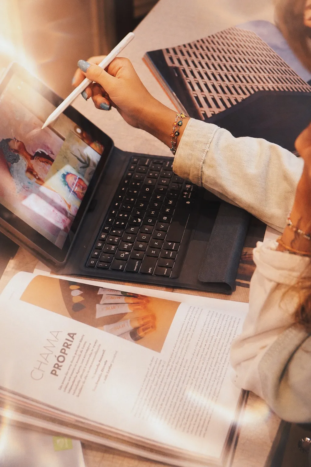 Processo criativo no tablet
